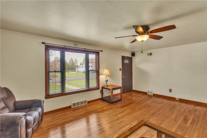 817 Lakeview Dr — photo 7
