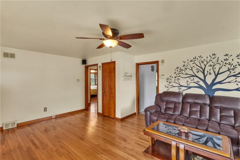 817 Lakeview Dr — photo 8