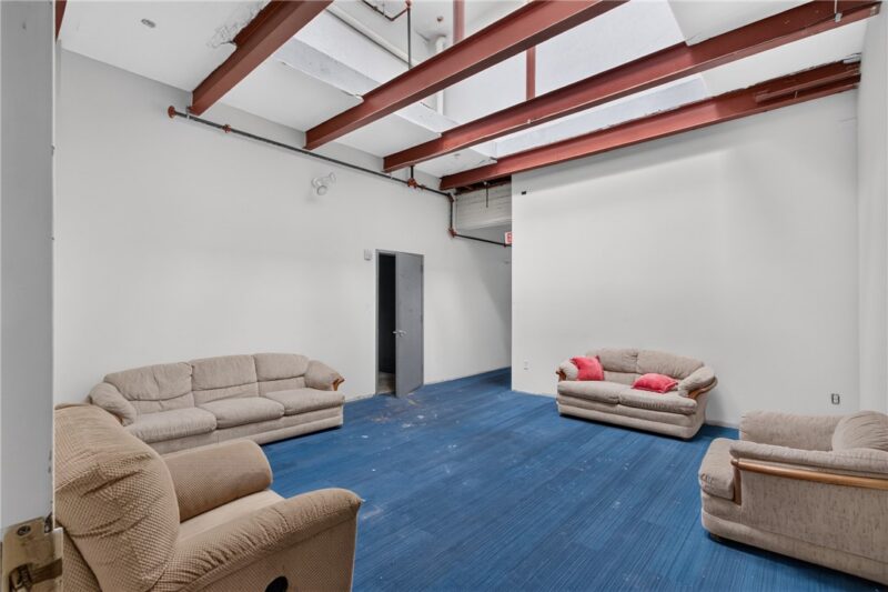 1912 Jane St 4 — photo 3