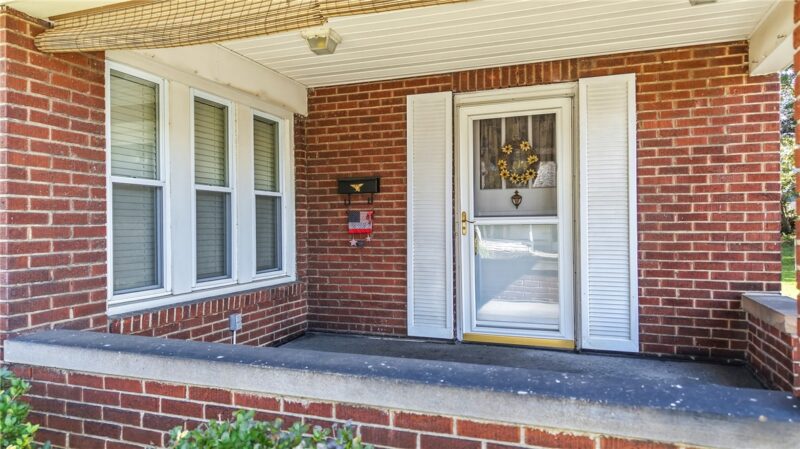 77 Flowers Ave — photo 2