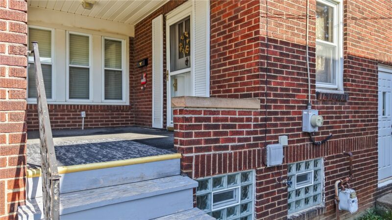 77 Flowers Ave — photo 3
