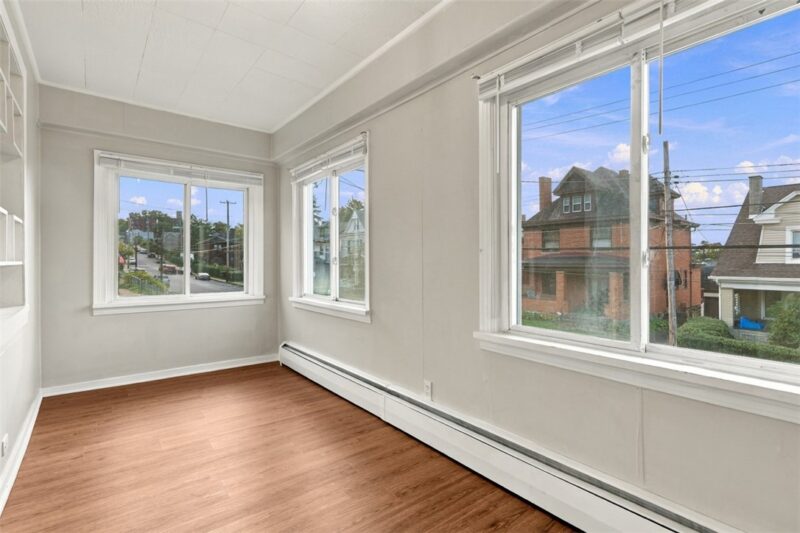 136 Ormsby Avenue — photo 5