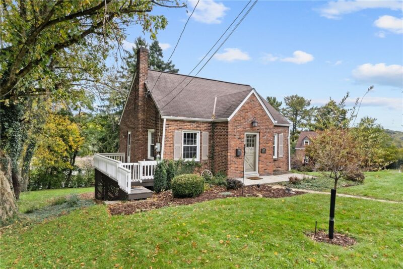 2300 Longcrest Ave — photo 2