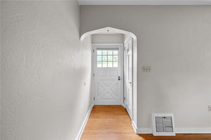 2300 Longcrest Ave — photo 4