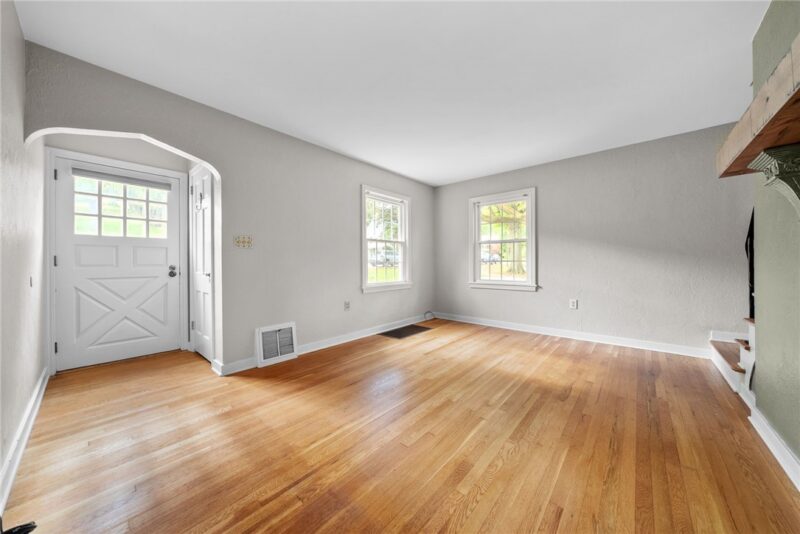 2300 Longcrest Ave — photo 5