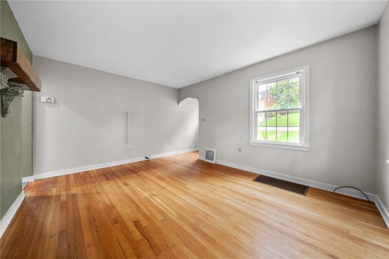 2300 Longcrest Ave — photo 7