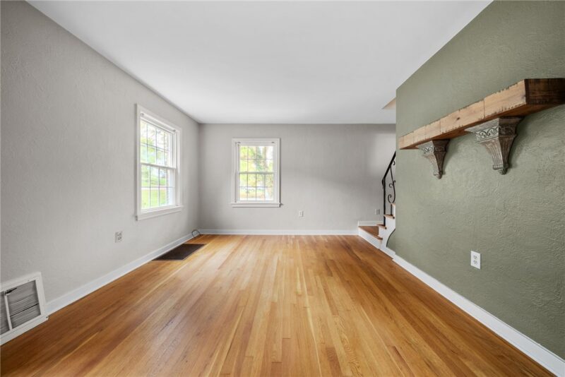 2300 Longcrest Ave — photo 8