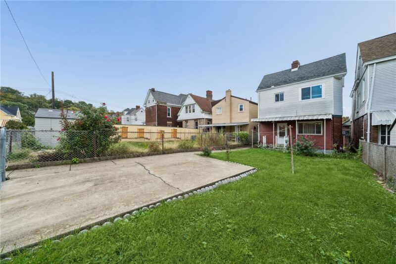 241 WINSTON ST — photo 4