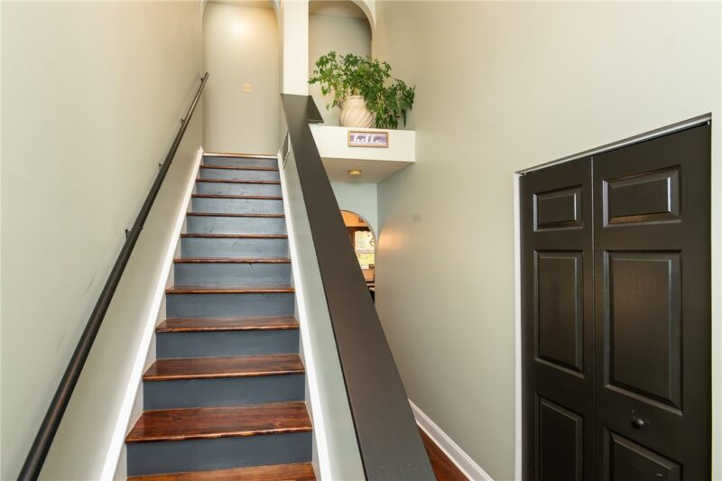 1438 Sandstone Ct W — photo 2
