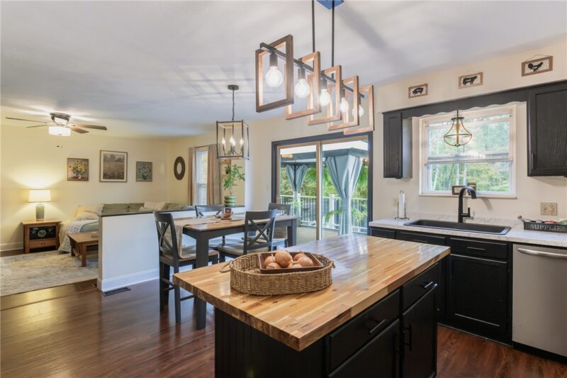 1438 Sandstone Ct W — photo 8