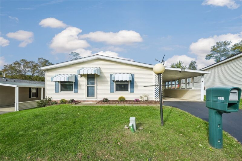 607 Crest Lane