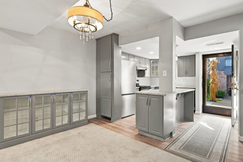 23 Foster Square — photo 5