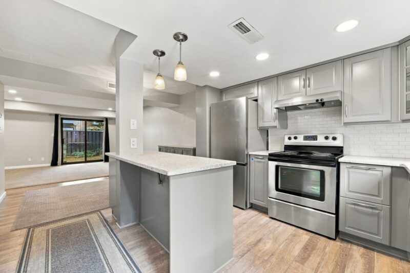 23 Foster Square — photo 8