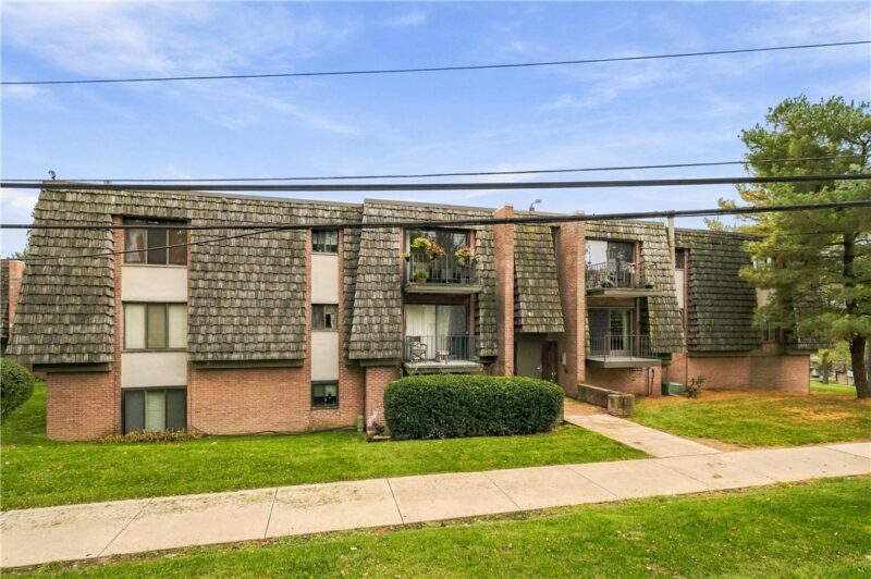 322 Forest Green Drive 322 — photo 2