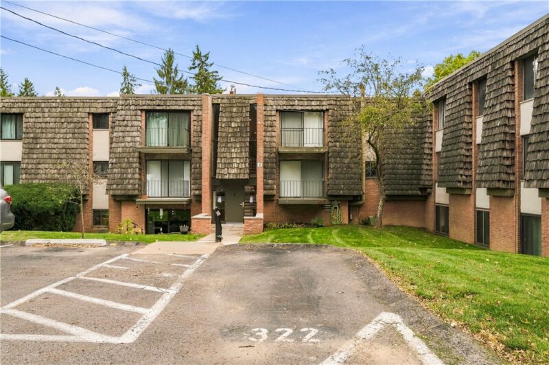 322 Forest Green Drive 322 — photo 3