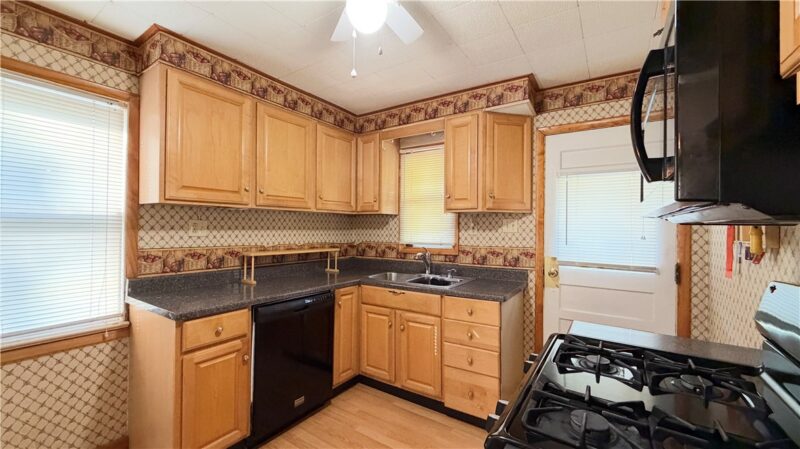 19 Cecil Ave — photo 6