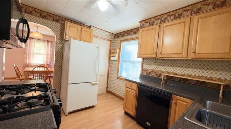 19 Cecil Ave — photo 7