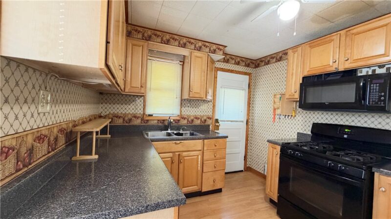 19 Cecil Ave — photo 8