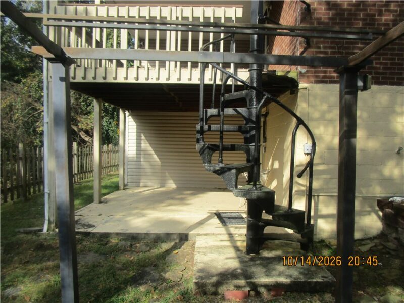 621 Springdale Dr — photo 4