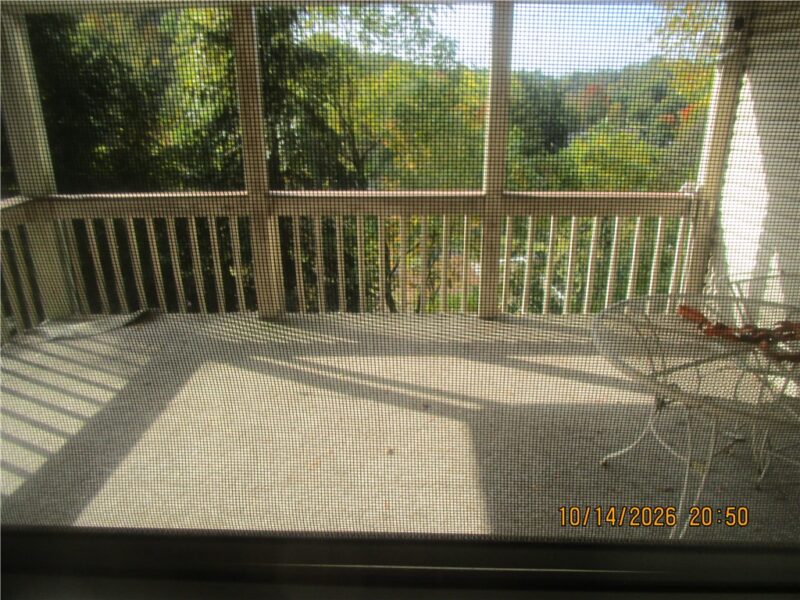 621 Springdale Dr — photo 5