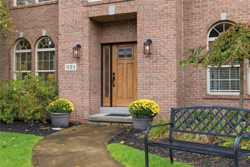 621 Alex Ct — photo 2