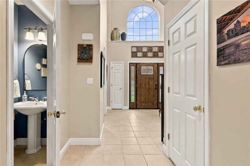 621 Alex Ct — photo 4