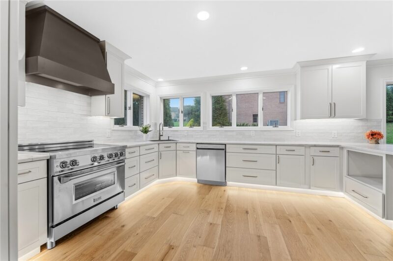 365 Saratoga Dr — photo 5