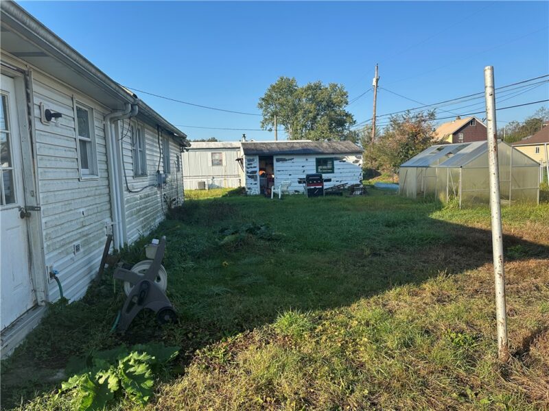 1115 Manor Ave — photo 4