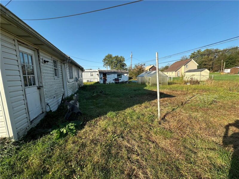 1115 Manor Ave — photo 5