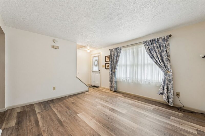 214 S Prospect St — photo 3