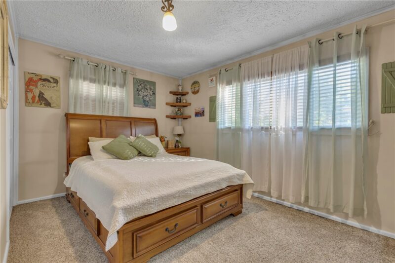 160 Neville Rd — photo 8