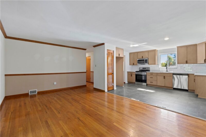 115 Keithwood Dr — photo 2