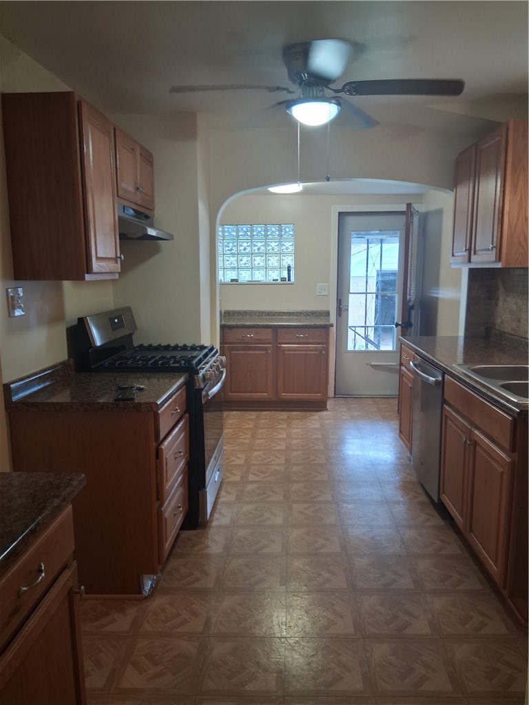 671 ELIZABETH STREET — photo 2