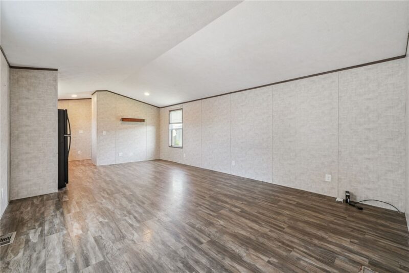 424 Jean Drive — photo 2