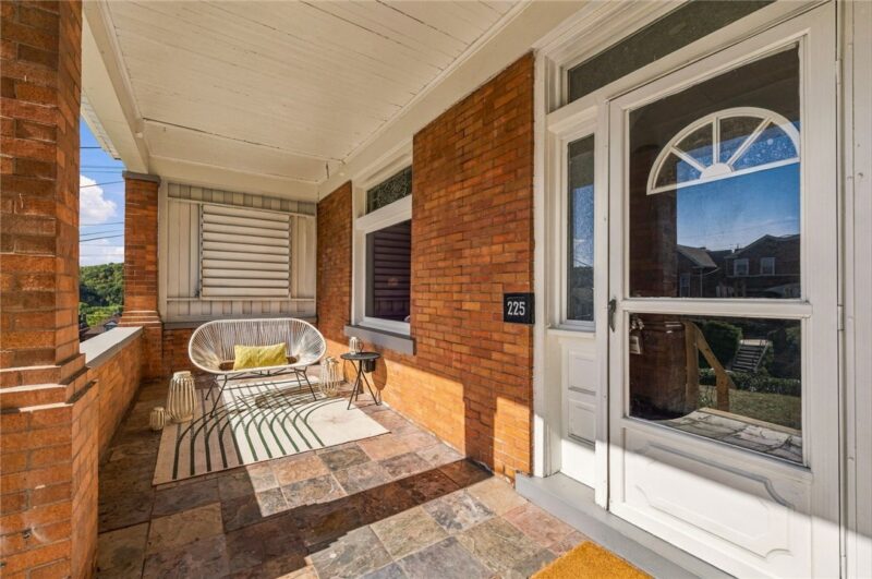 225 Trowbridge St — photo 2