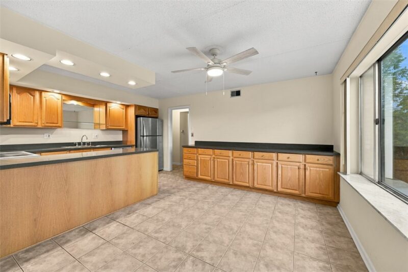 2120 GREENTREE ROAD 510E — photo 6