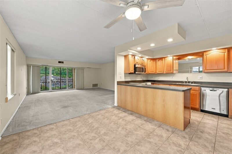 2120 GREENTREE ROAD 510E — photo 7