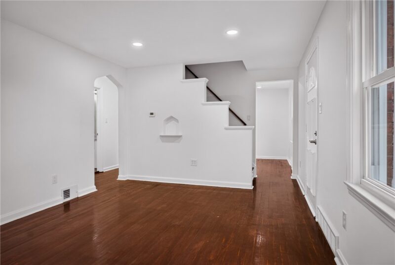 2760 Glenny Ln — photo 4