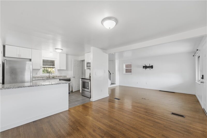 7467 Church St — photo 3