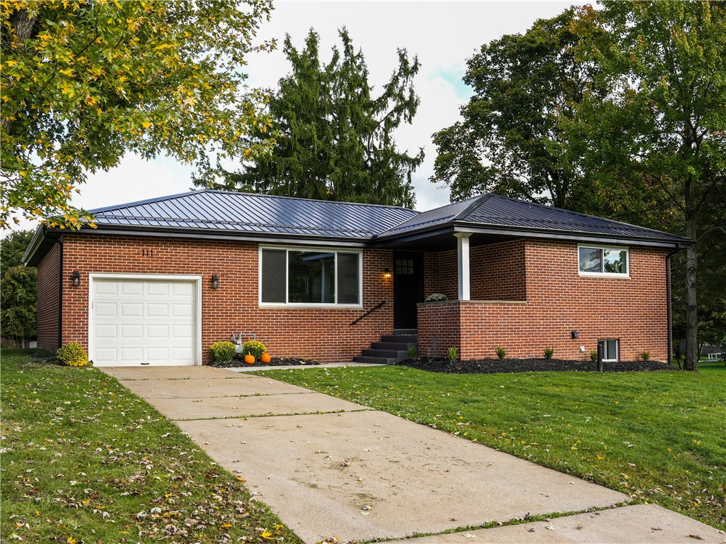 111 Hickory Dr — photo 1