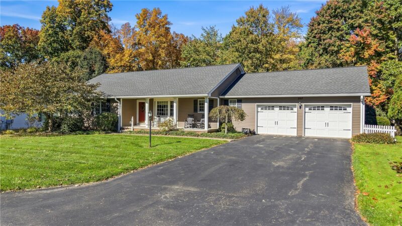 207 W Windridge Road — photo 2