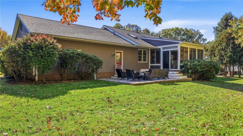 207 W Windridge Road — photo 8