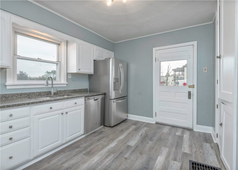352 Ridge Ave — photo 7