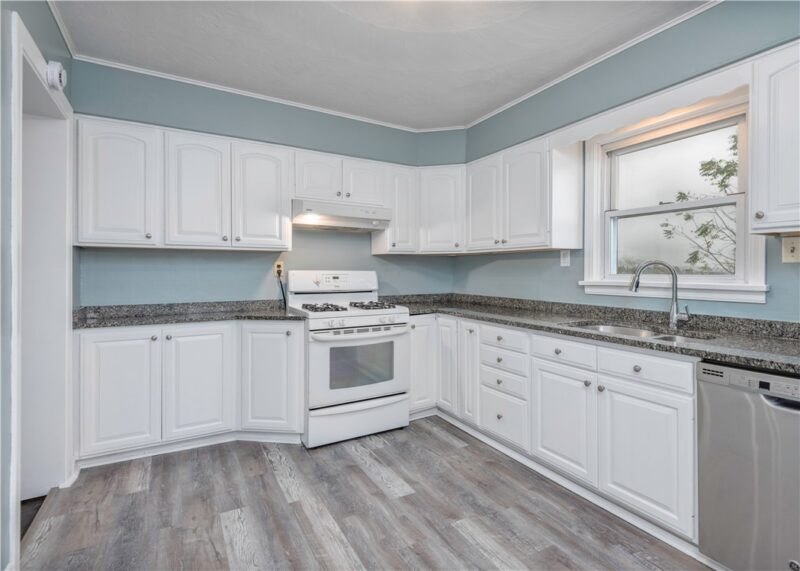 352 Ridge Ave — photo 8