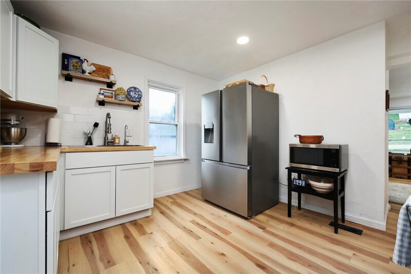 61 Clopper St — photo 8