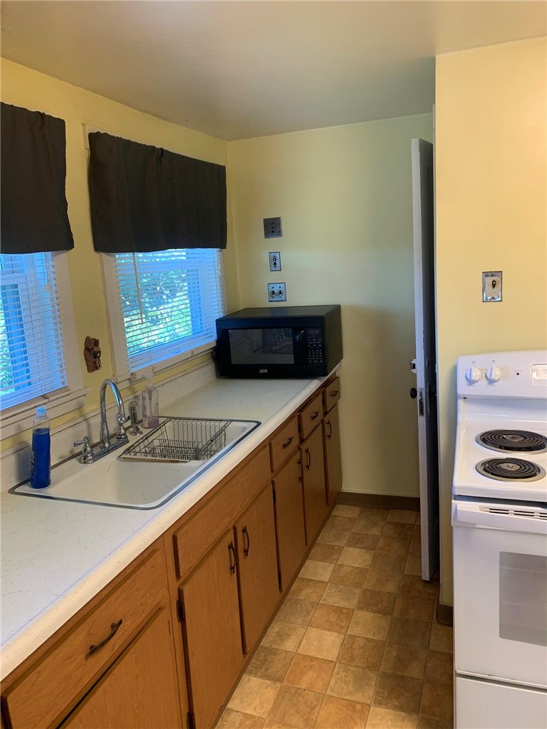 104 Thomas Ave — photo 8