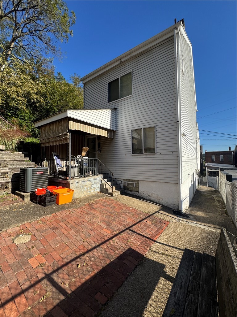 3215 Mary St 3214 — photo 2