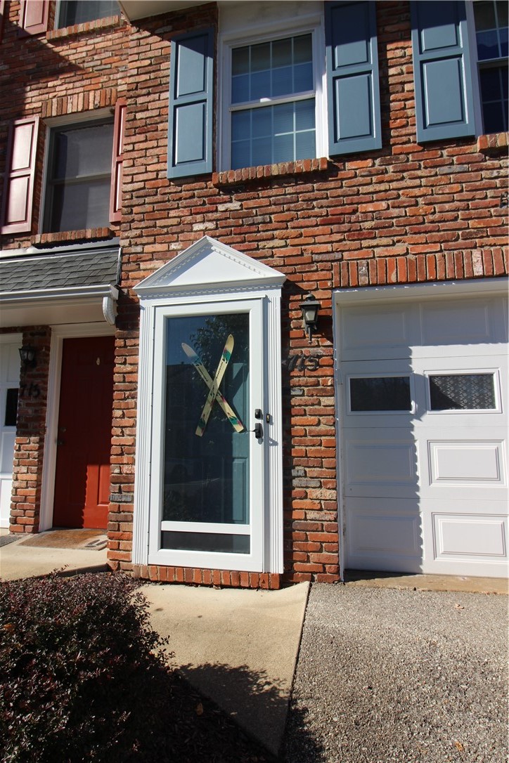 715 Timberidge Dr — photo 2