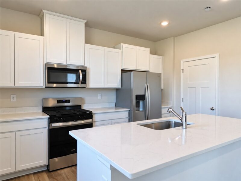 180 Shelton Place Dr — photo 2