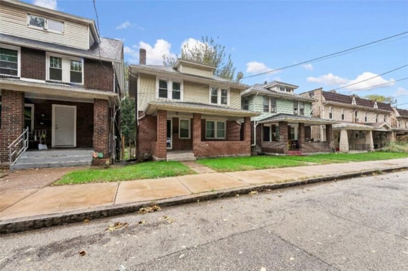 2240 Manor Ave — photo 2